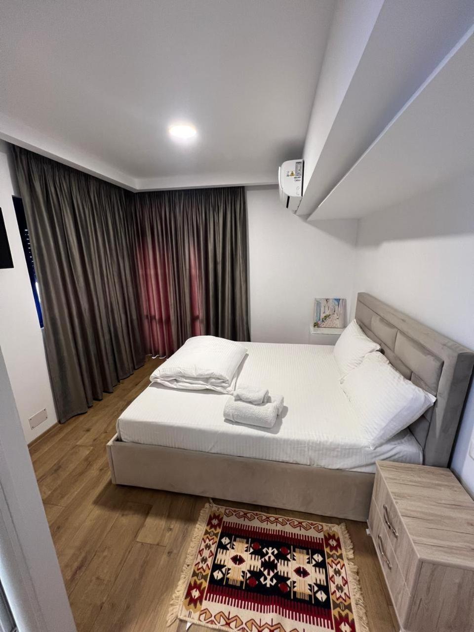 Blue Balcony Hotel Golem  Bagian luar foto