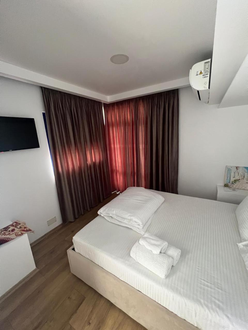 Blue Balcony Hotel Golem  Bagian luar foto