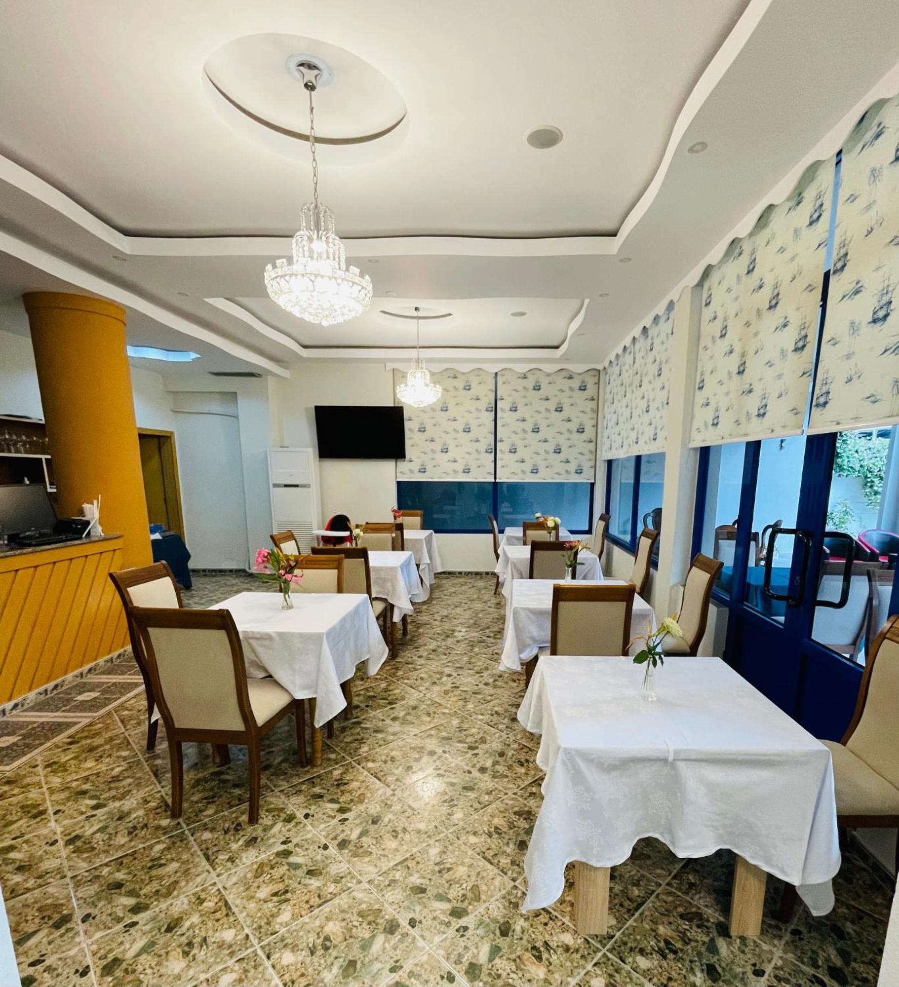 Blue Balcony Hotel Golem  Bagian luar foto