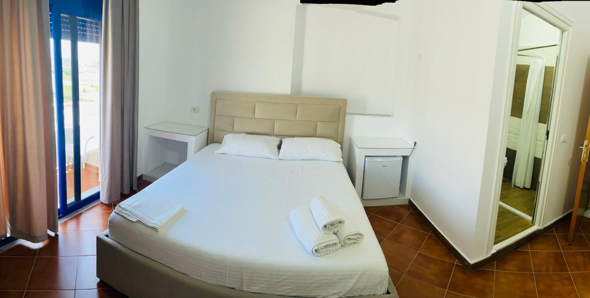 Blue Balcony Hotel Golem  Bagian luar foto