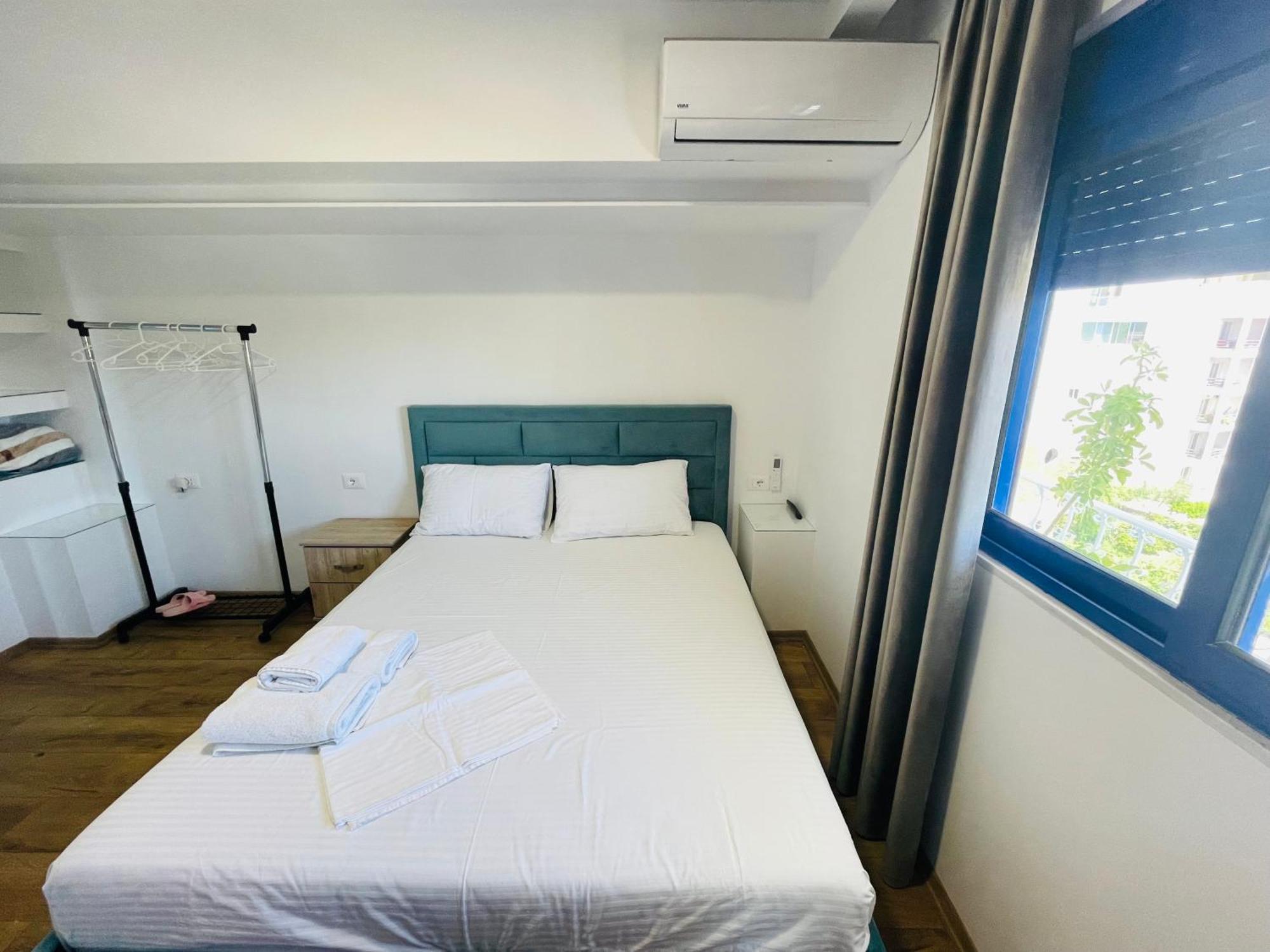 Blue Balcony Hotel Golem  Bagian luar foto