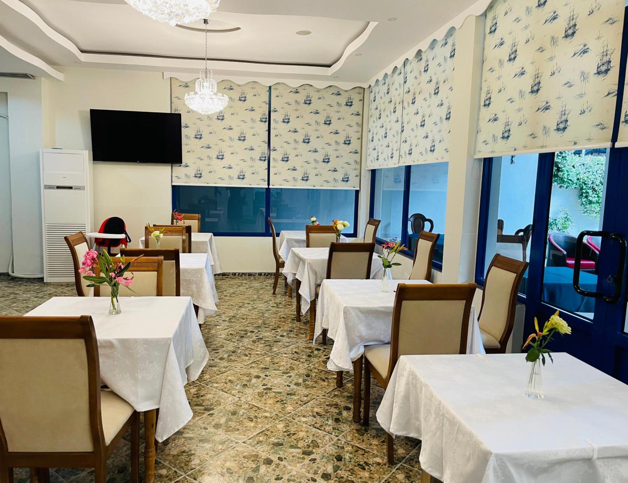Blue Balcony Hotel Golem  Bagian luar foto