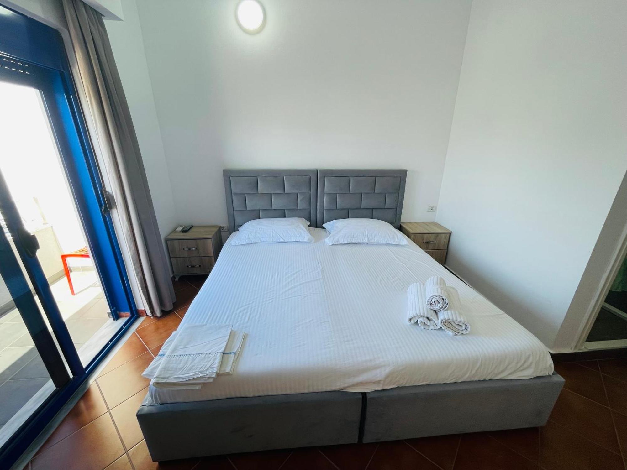 Blue Balcony Hotel Golem  Bagian luar foto