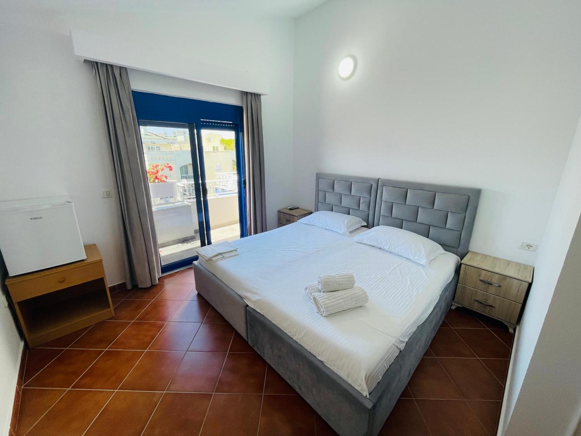Blue Balcony Hotel Golem  Bagian luar foto
